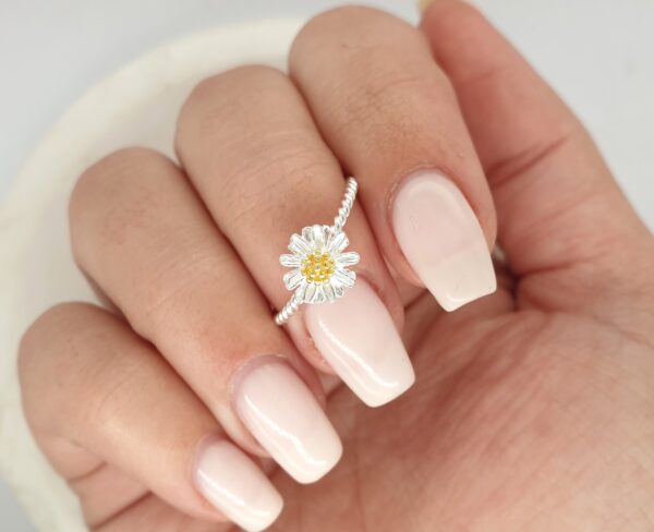 Daisy Dream Ring - Image 2
