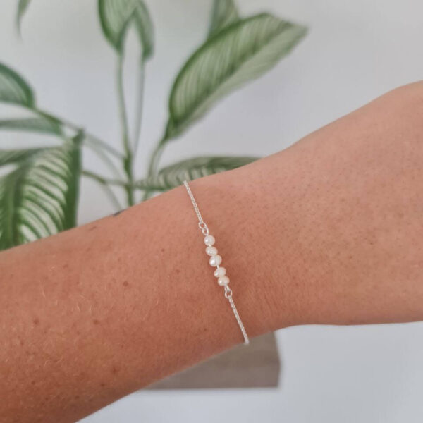 Small Pearl Bracelet