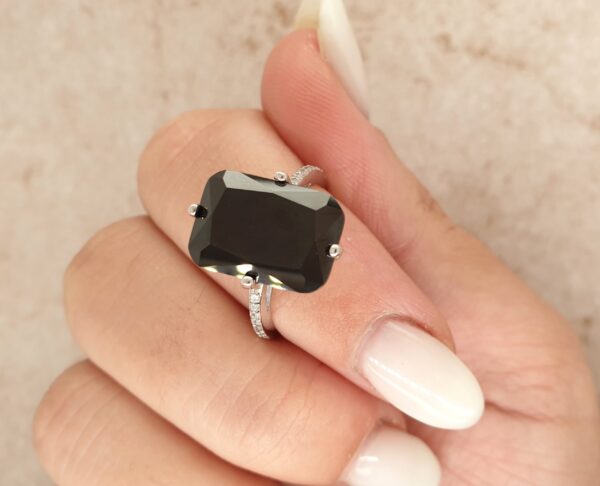 Scarlet Ring