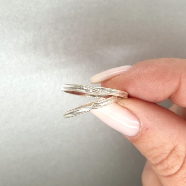 Single Twist Ring