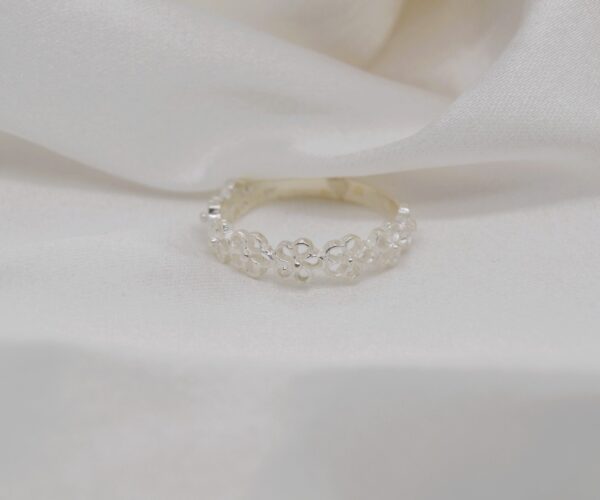 Cut-out Daisy Ring