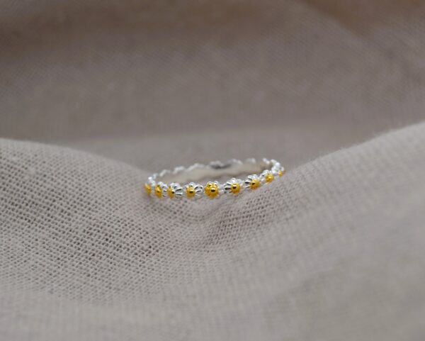 Small Daisy Ring