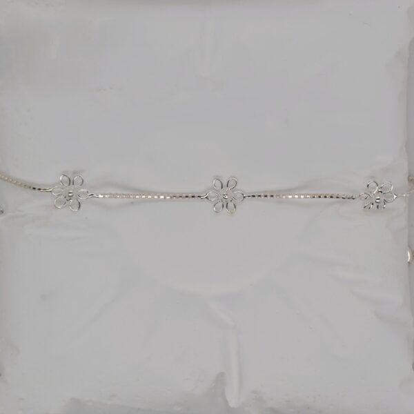 Cut-out Daisy Bracelet