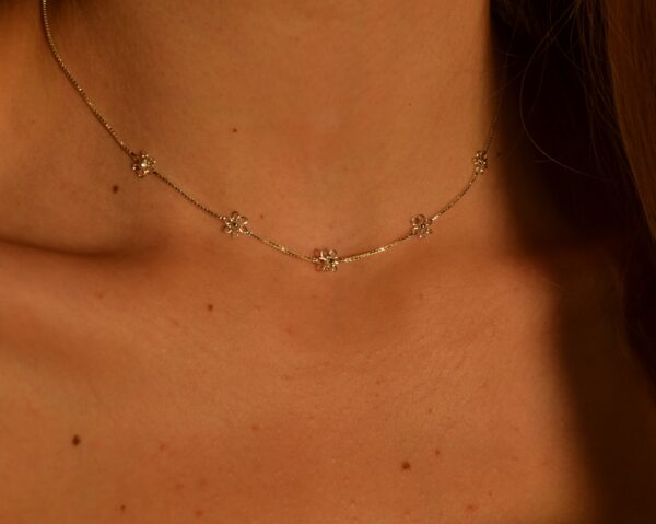Cut-out Daisy Necklace - Image 2
