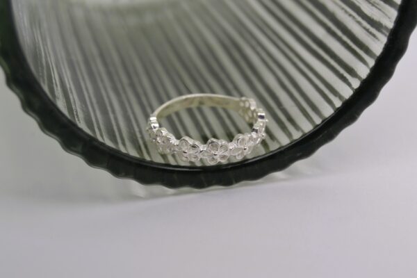 Cut Out Daisy Ring