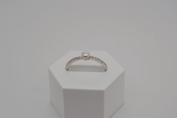 Tiny Bling Pearl Ring
