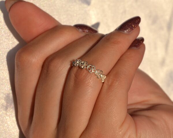 Cut-out Daisy Ring