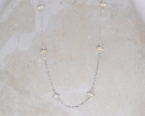 Scattered Pearl Necklace