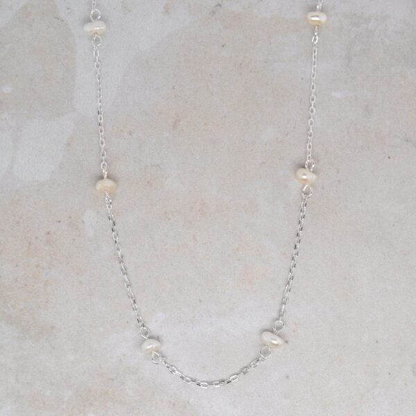 Scattered Pearl Necklace