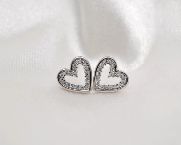 Dainty Bling Heart Stud