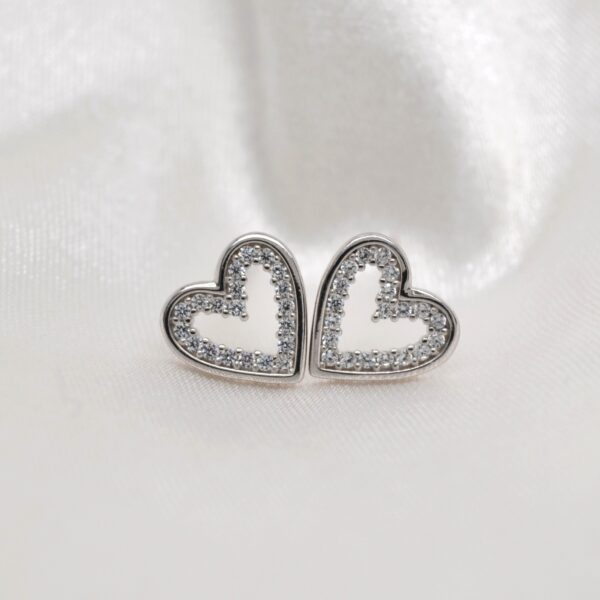 Dainty Bling Heart Stud