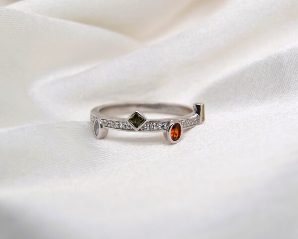 Dainty Scattered Color Ring