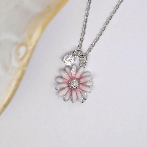 Color Daisy Necklace